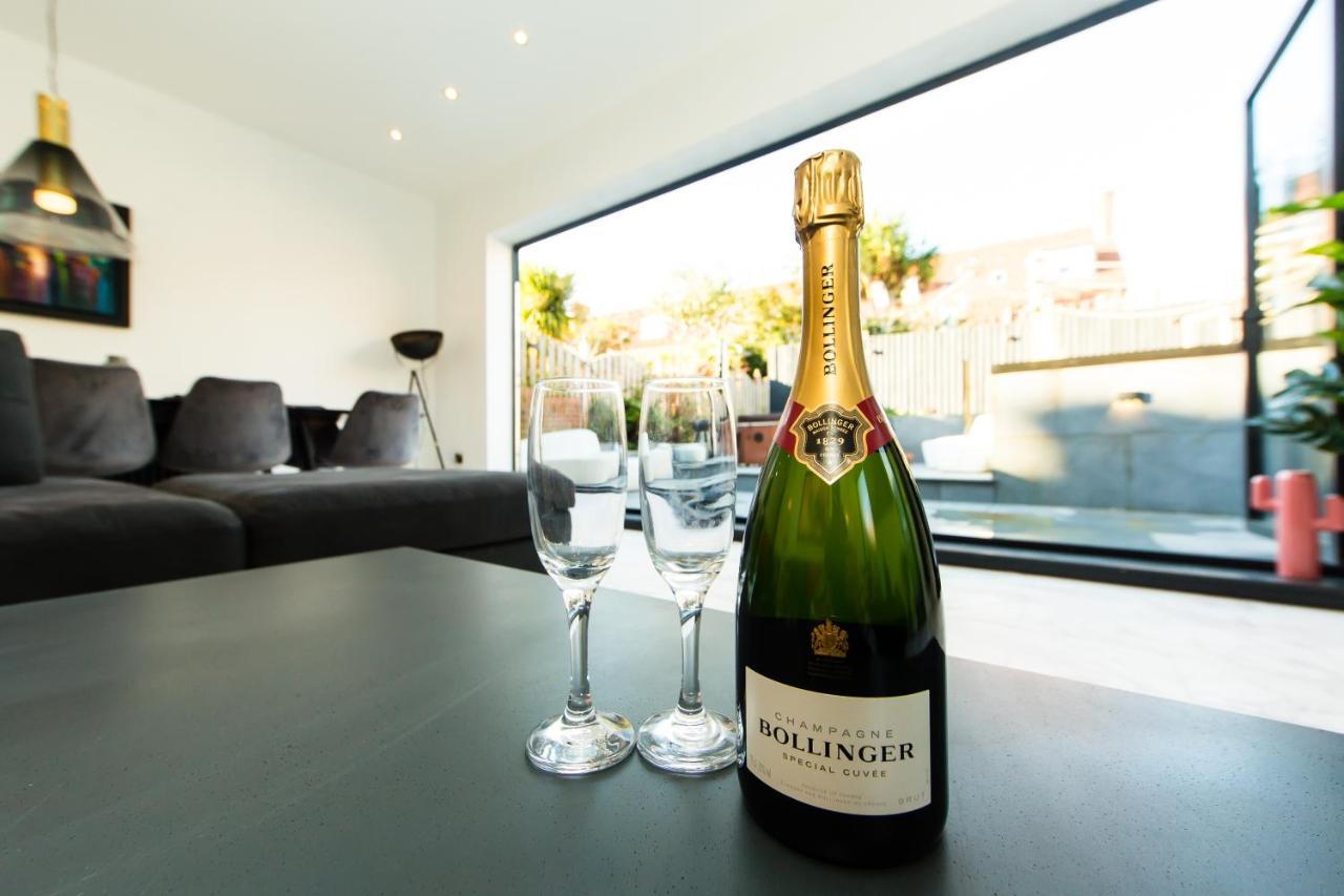 Rounton Villa By Maison Parfaite - Hot Tub - Sea Views - Parking Robin Hood's Bay Luaran gambar