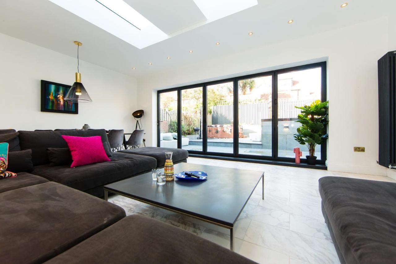 Rounton Villa By Maison Parfaite - Hot Tub - Sea Views - Parking Robin Hood's Bay Luaran gambar